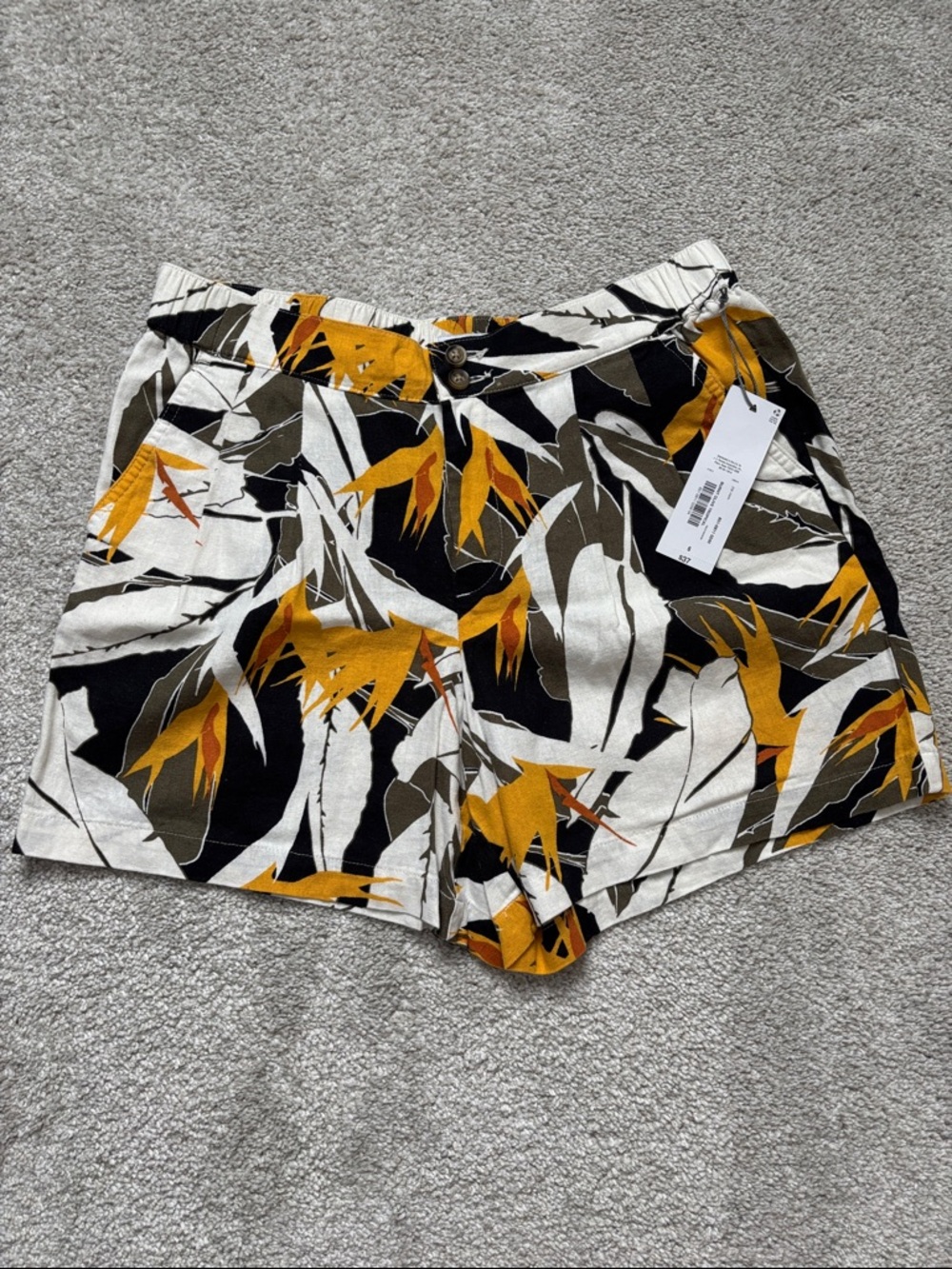 Liz Claiborne Tropical Print Shorts in Mustard, Black & White